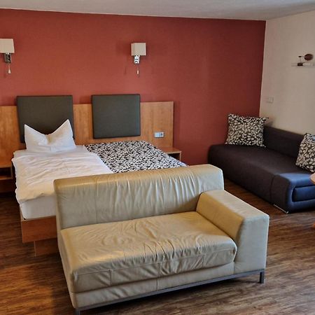 Rohrsheim Hotel Garni Demmel & Cie מראה חיצוני תמונה