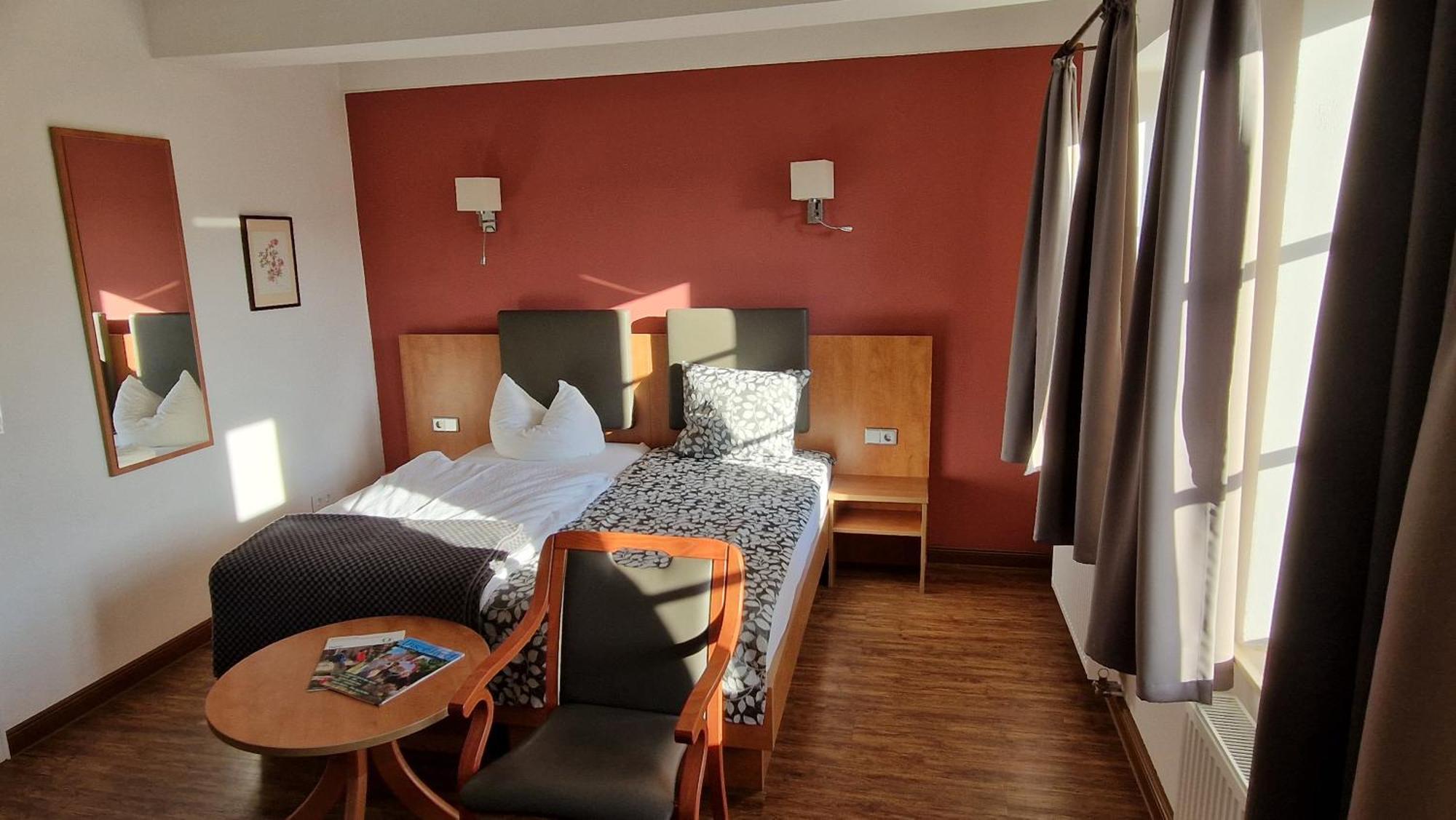 Rohrsheim Hotel Garni Demmel & Cie מראה חיצוני תמונה